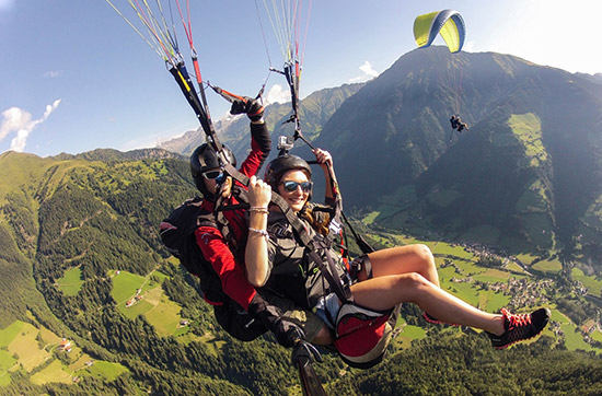 Pärchenflug mit 2 Gleitschirmen