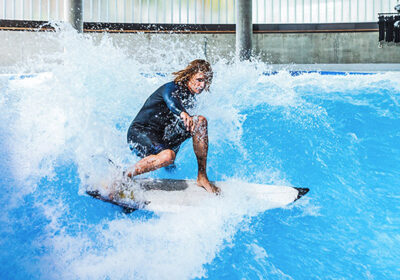 Exklusiv: Indoor Surfen für bis zu 12 Personen (Di. – So.) – Arena München